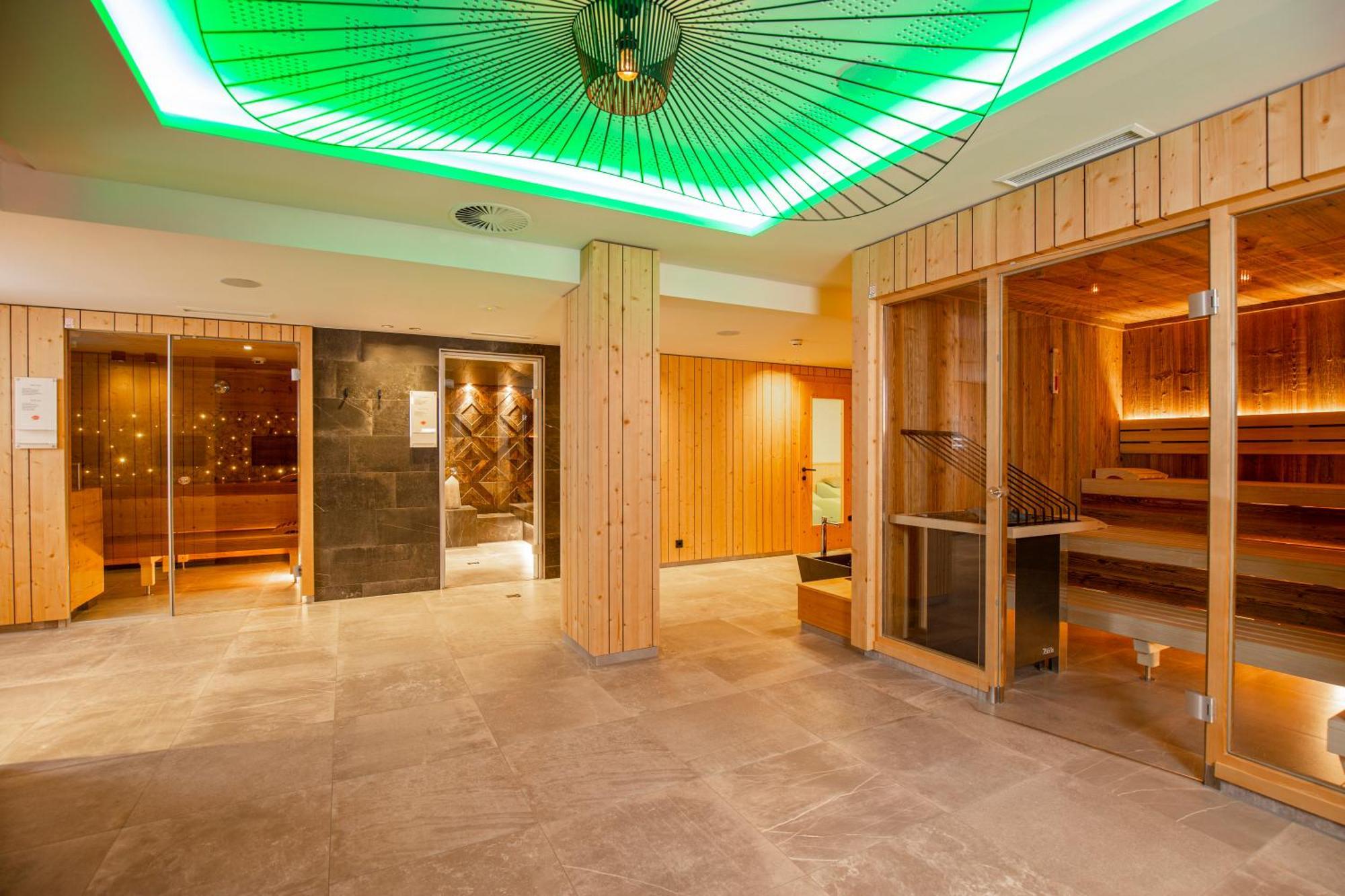 Natur- & Wanderhotel Tuxertal Extérieur photo