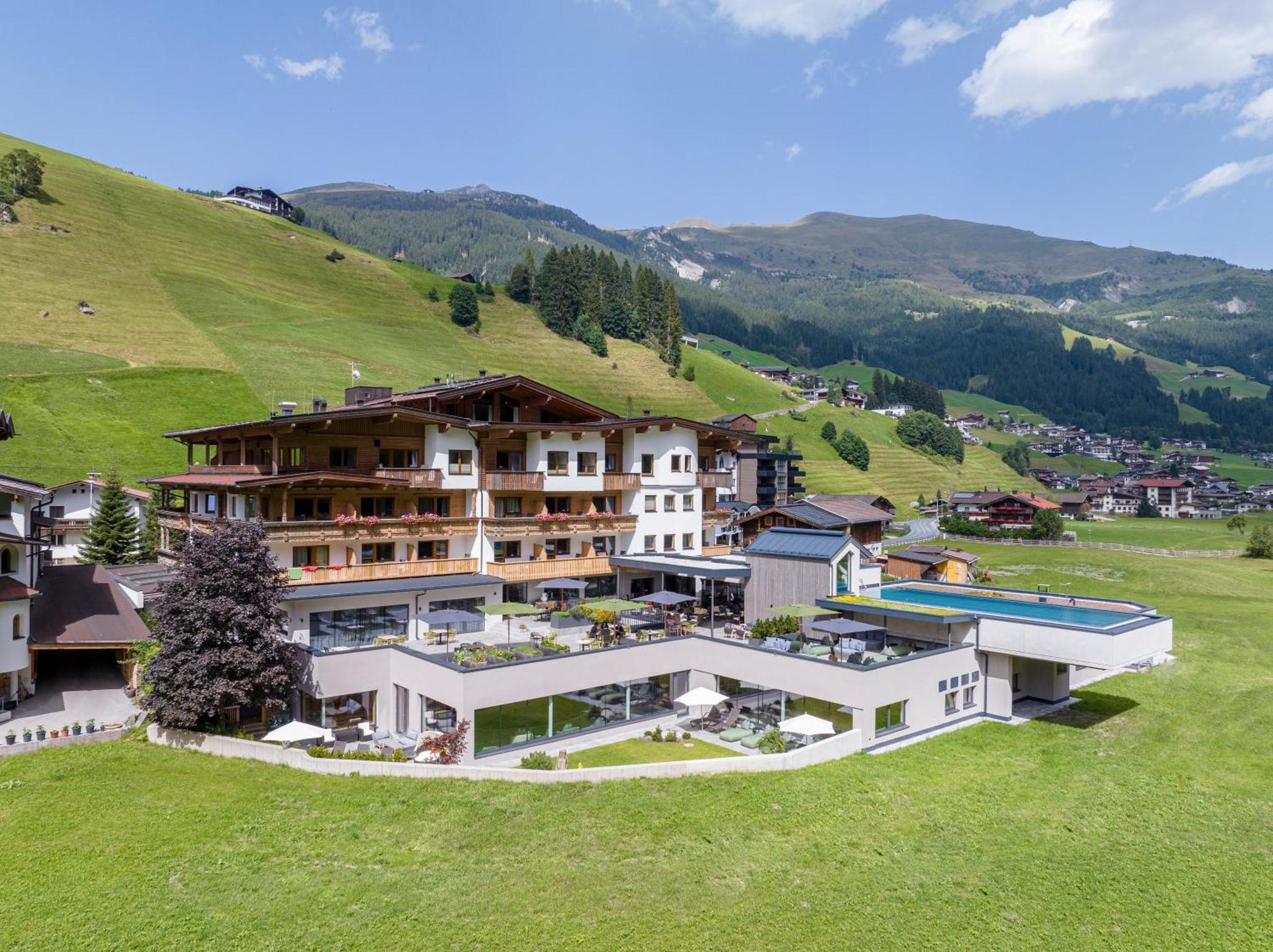 Natur- & Wanderhotel Tuxertal Extérieur photo