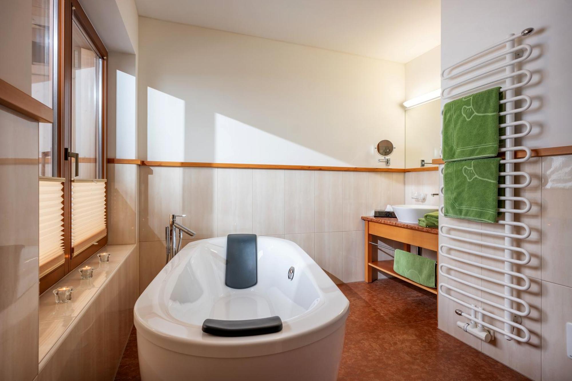 Natur- & Wanderhotel Tuxertal Extérieur photo