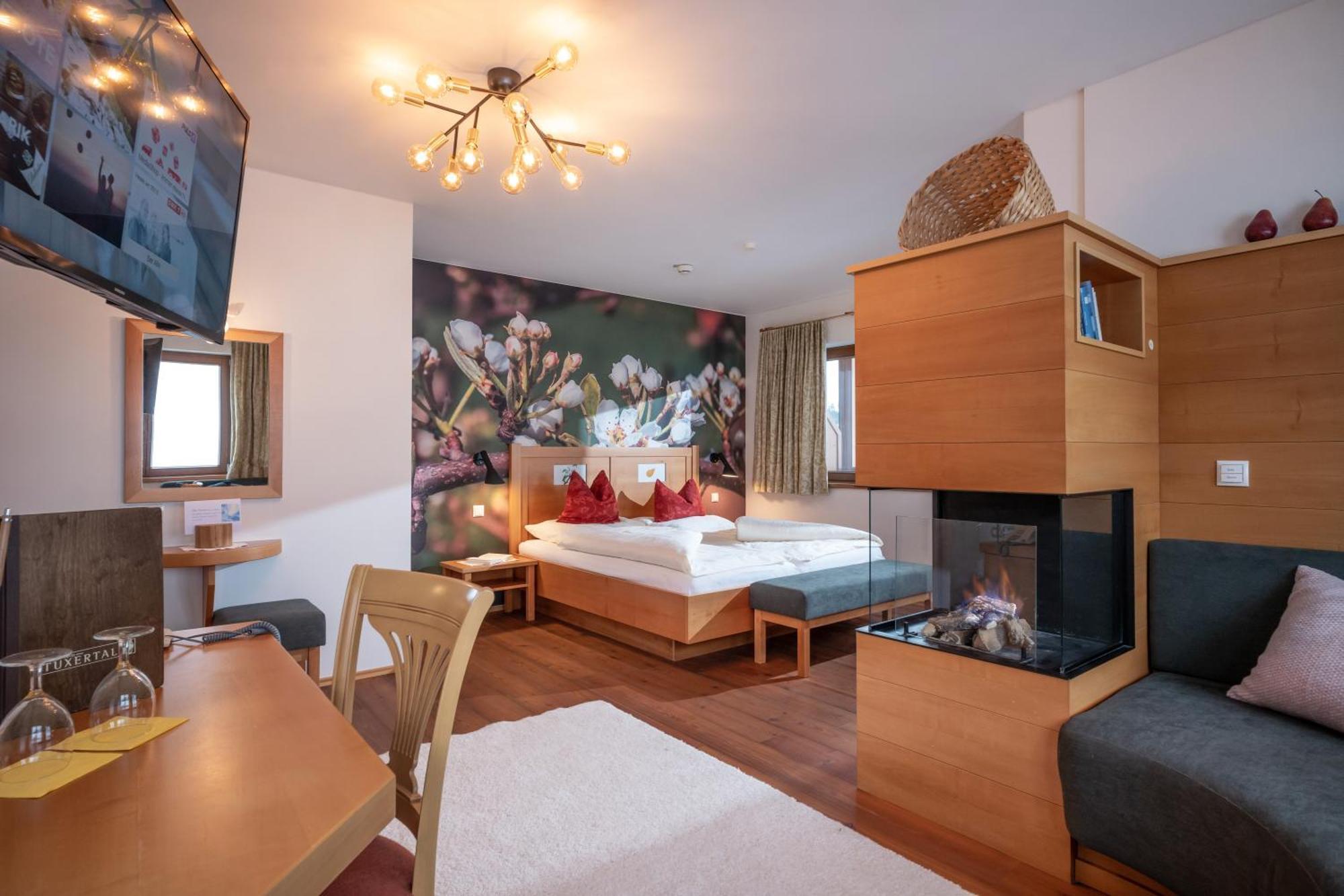 Natur- & Wanderhotel Tuxertal Extérieur photo