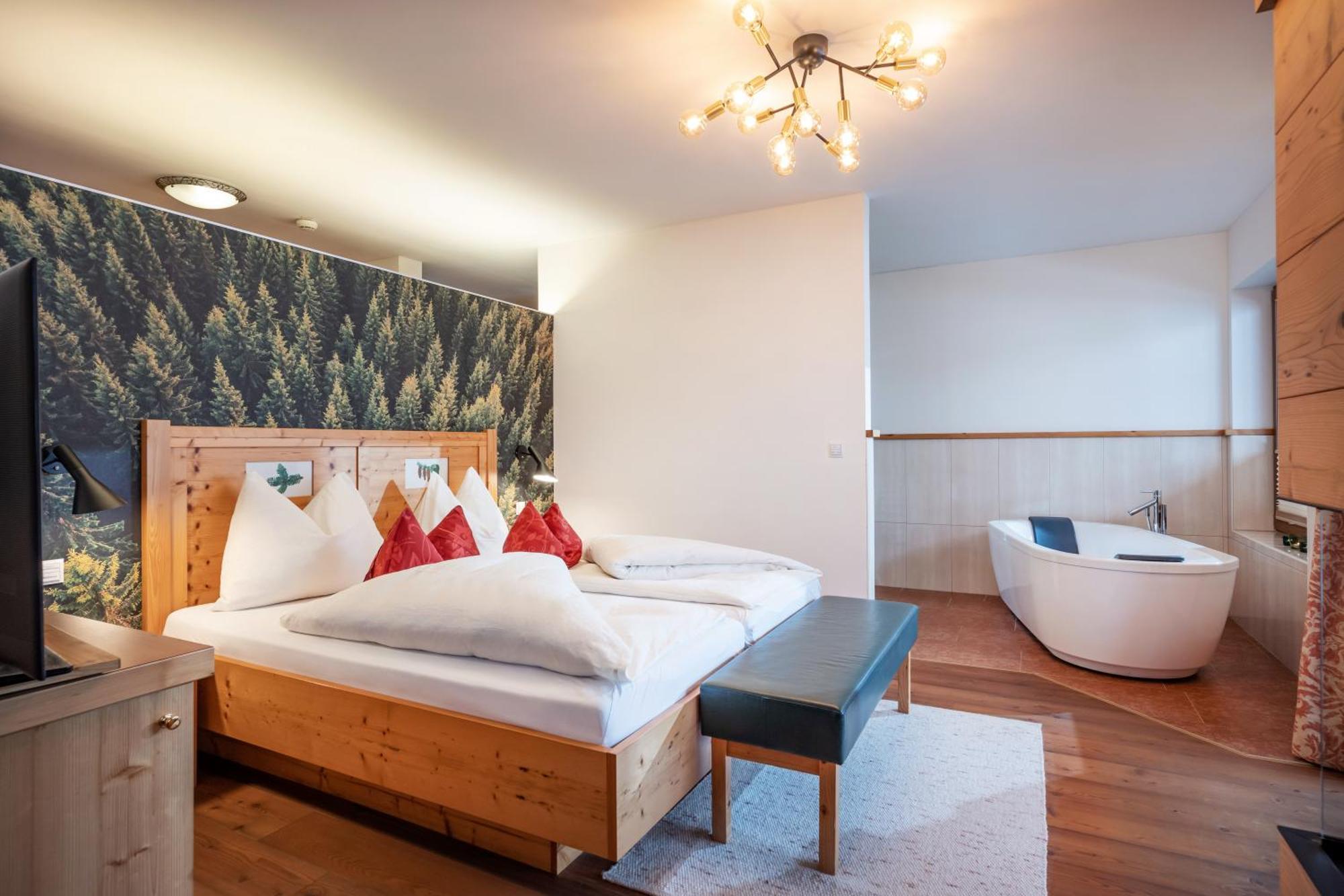 Natur- & Wanderhotel Tuxertal Extérieur photo