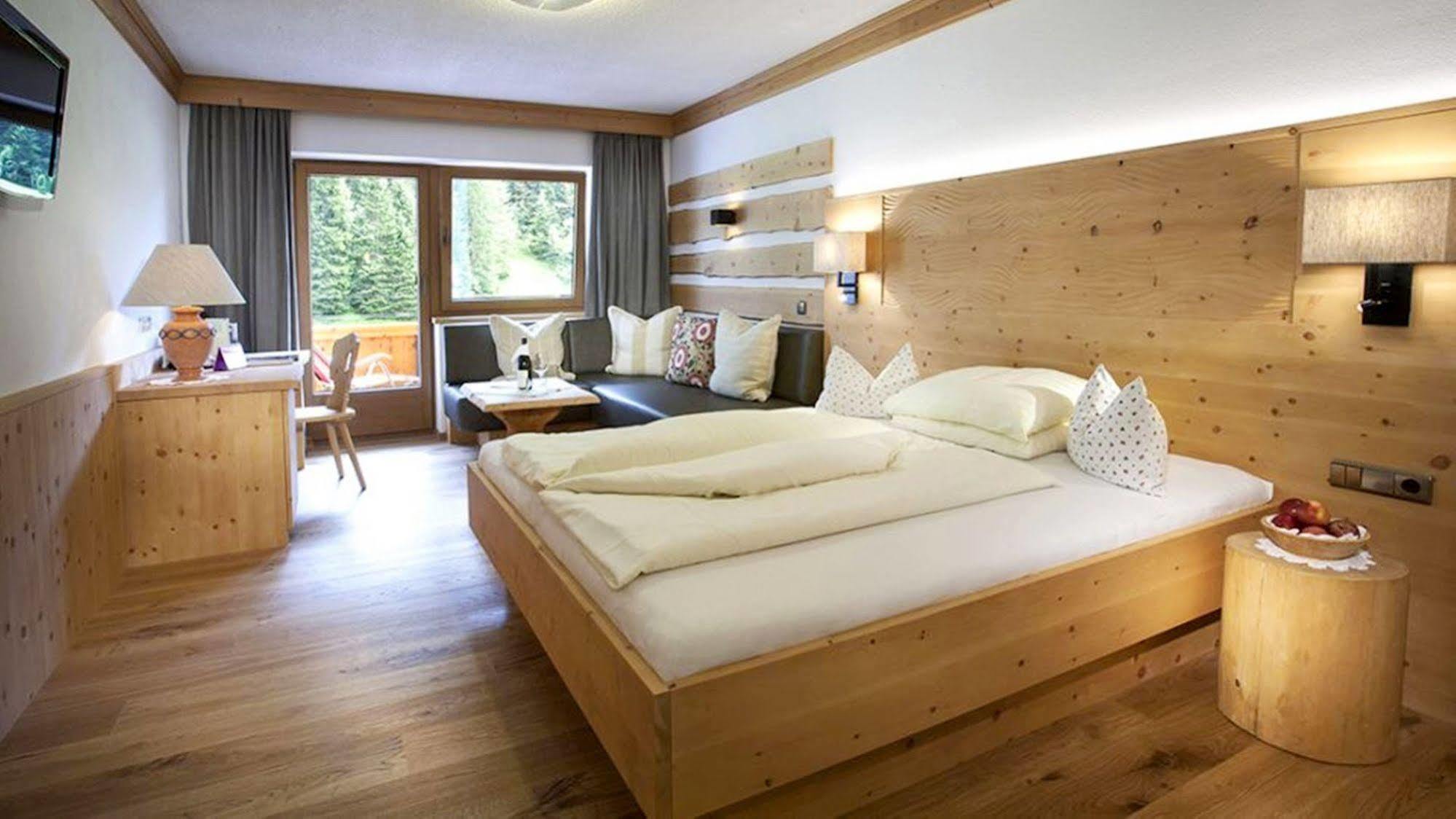 Natur- & Wanderhotel Tuxertal Extérieur photo