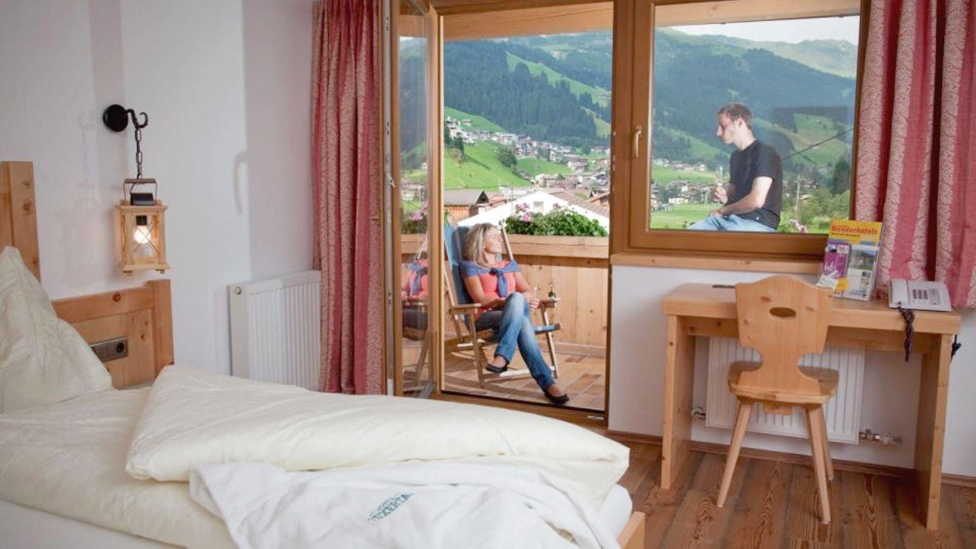 Natur- & Wanderhotel Tuxertal Extérieur photo