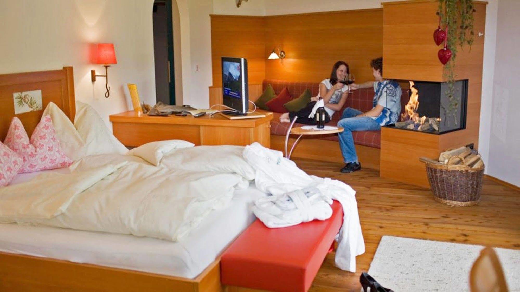 Natur- & Wanderhotel Tuxertal Extérieur photo
