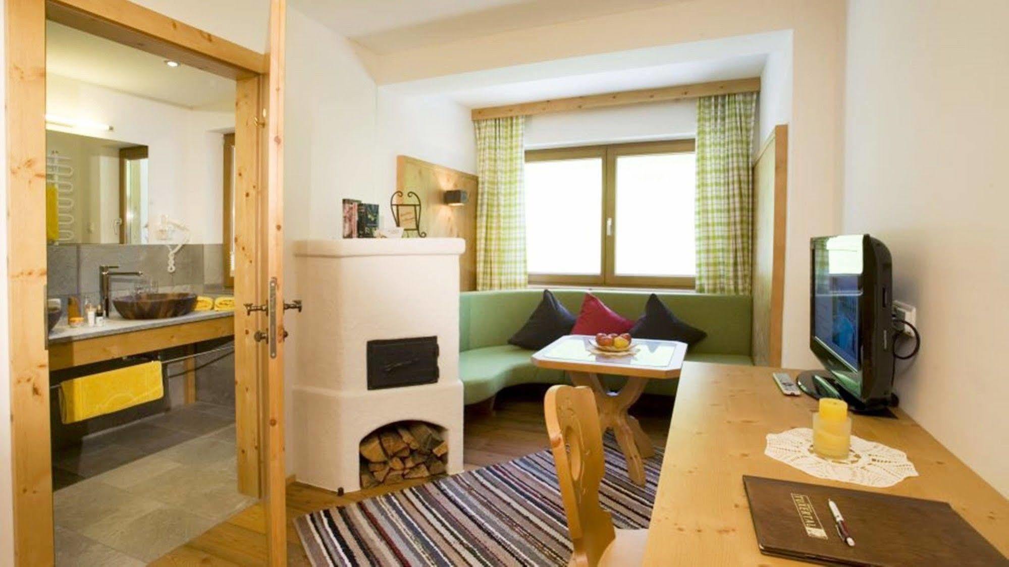 Natur- & Wanderhotel Tuxertal Extérieur photo
