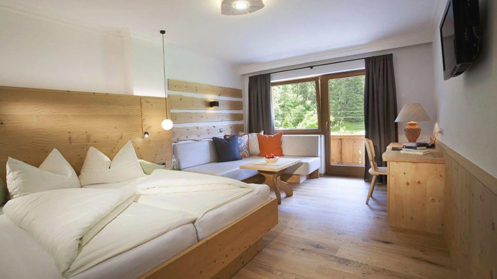 Natur- & Wanderhotel Tuxertal Extérieur photo