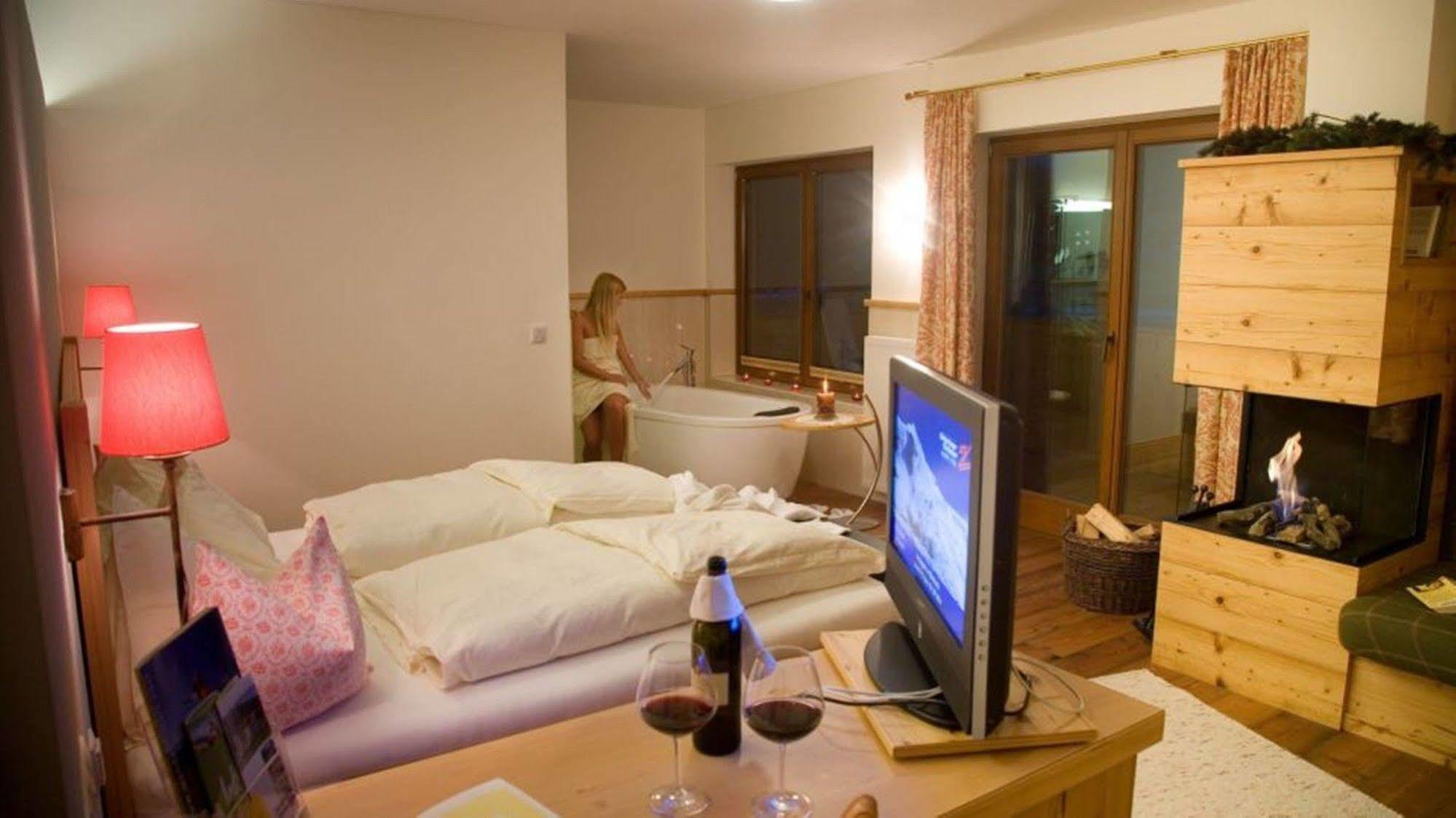 Natur- & Wanderhotel Tuxertal Extérieur photo
