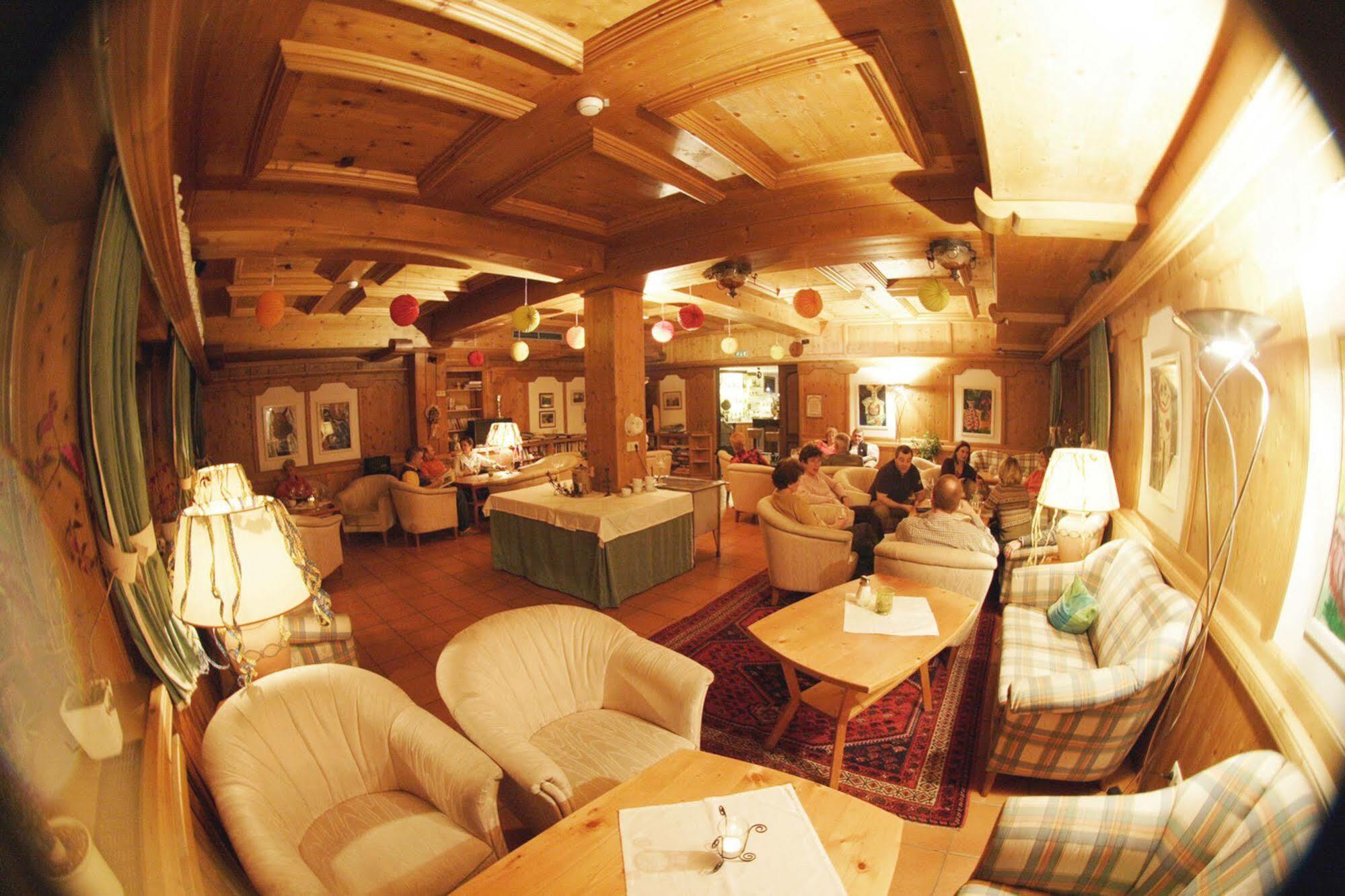 Natur- & Wanderhotel Tuxertal Extérieur photo